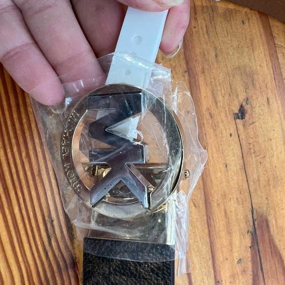 MICHAEL Michael Kors Accessories - Michael Kors MK Twist Reversible Belt size Medium NWT